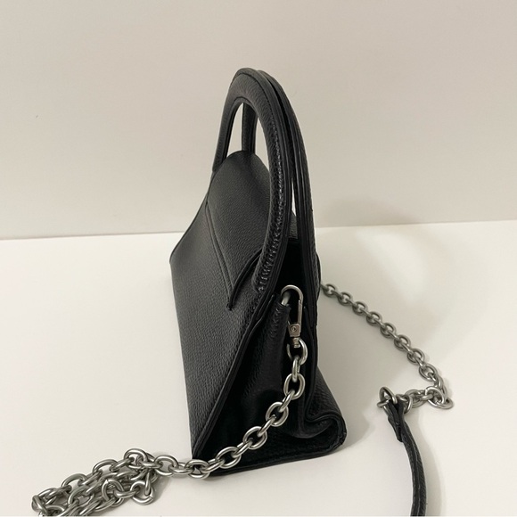 French Connection Gracie Pebble Cut Out Handle Vegan Crossbody Bag - Picture 4 of 16